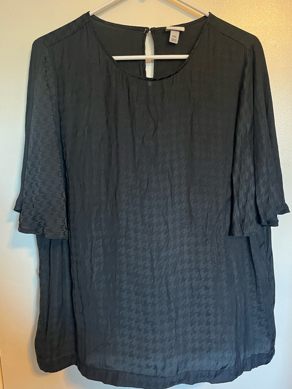 (3/$10) A New Day satiny houndstooth top